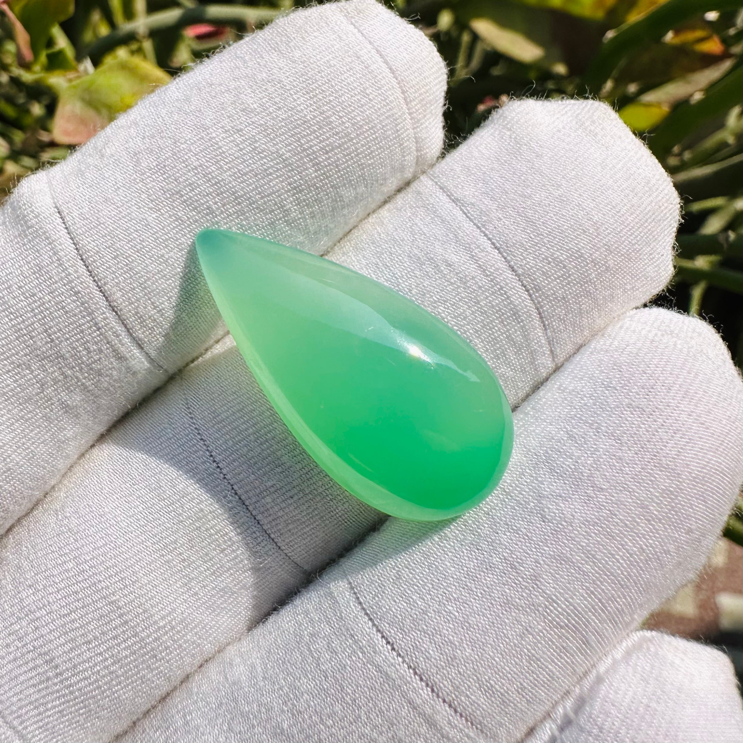💚 Rare Top Quality Chrysoprase Pear Cabochon – 15.5 Carats