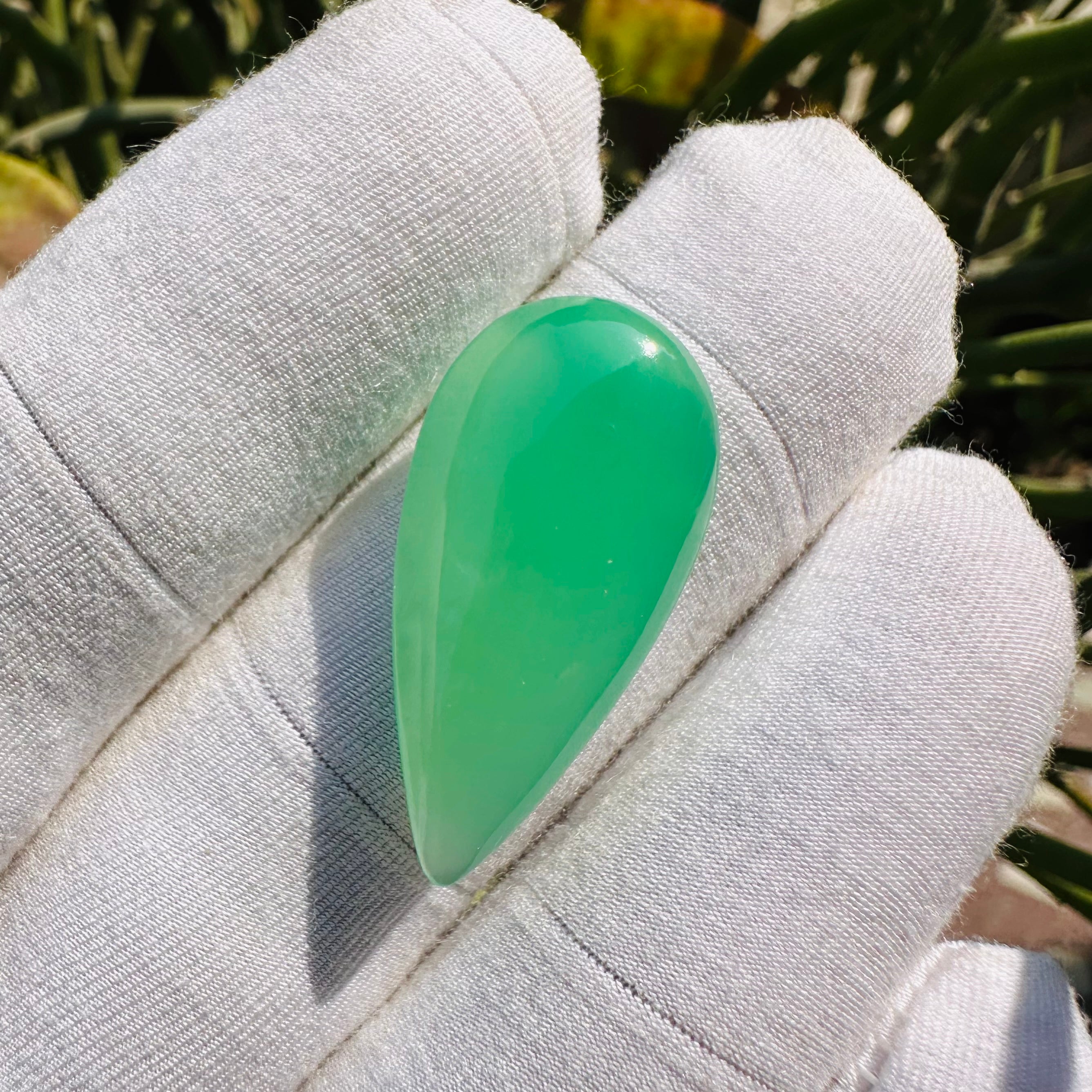 💚 Rare Top Quality Chrysoprase Pear Cabochon – 15.5 Carats