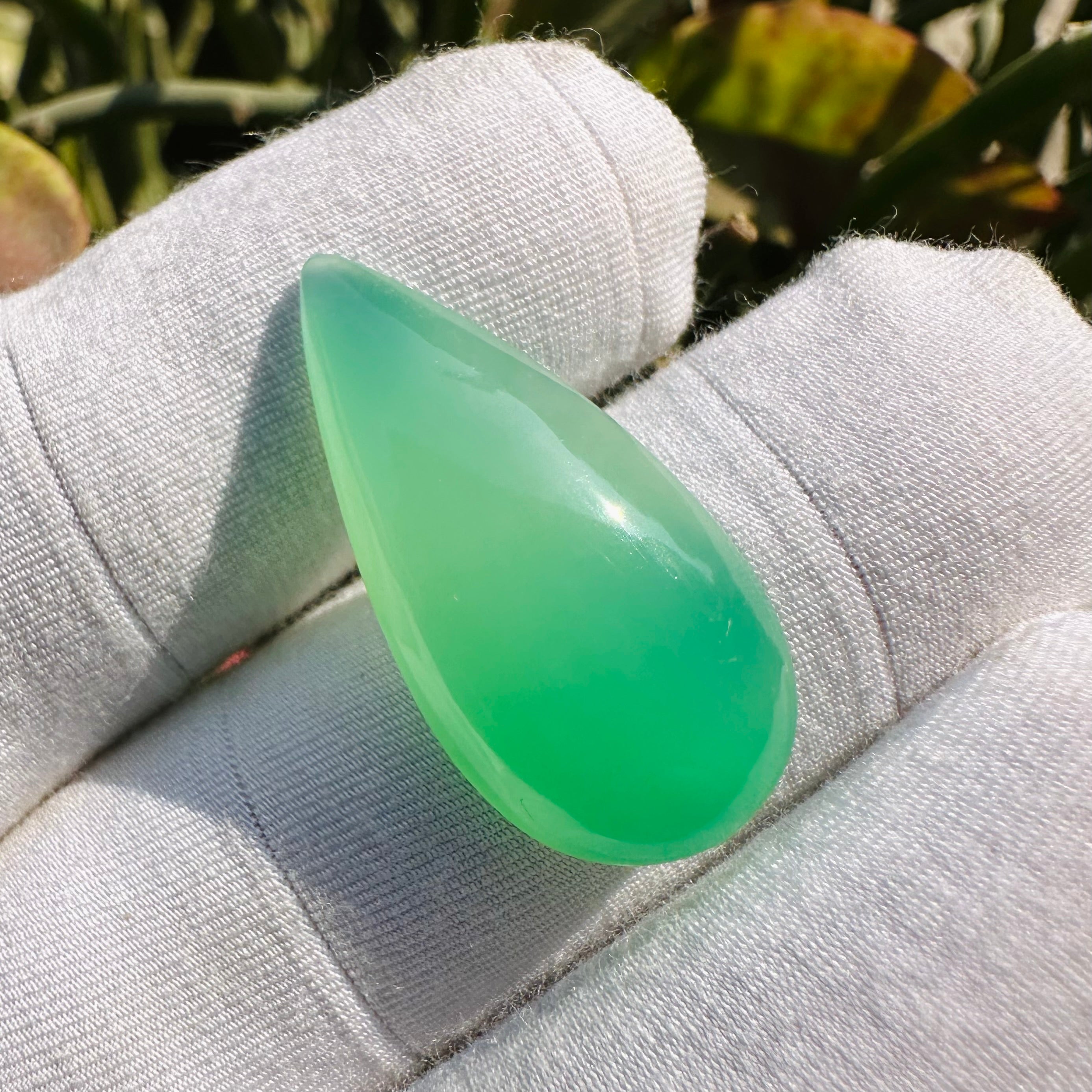 💚 Rare Top Quality Chrysoprase Pear Cabochon – 15.5 Carats