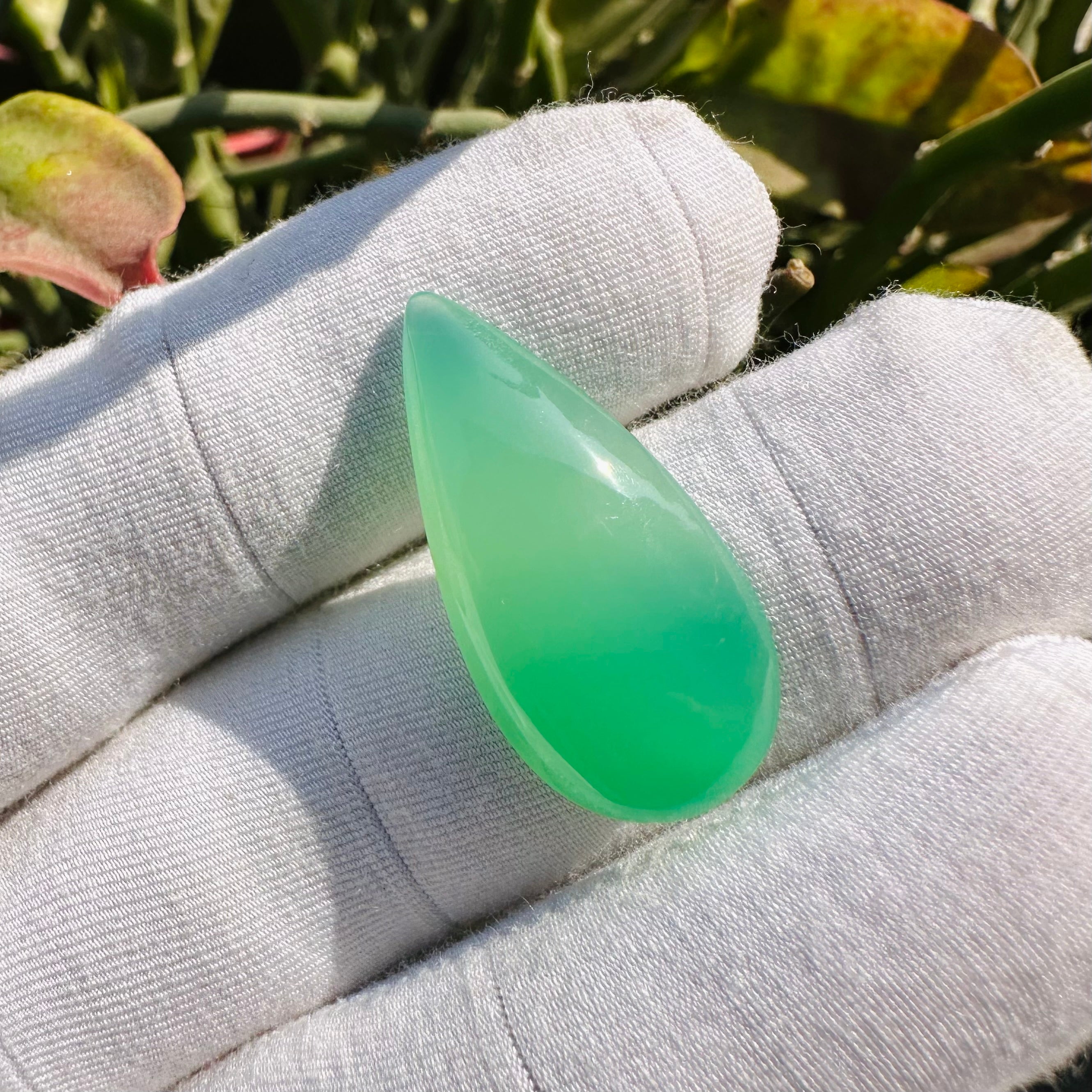 💚 Rare Top Quality Chrysoprase Pear Cabochon – 15.5 Carats