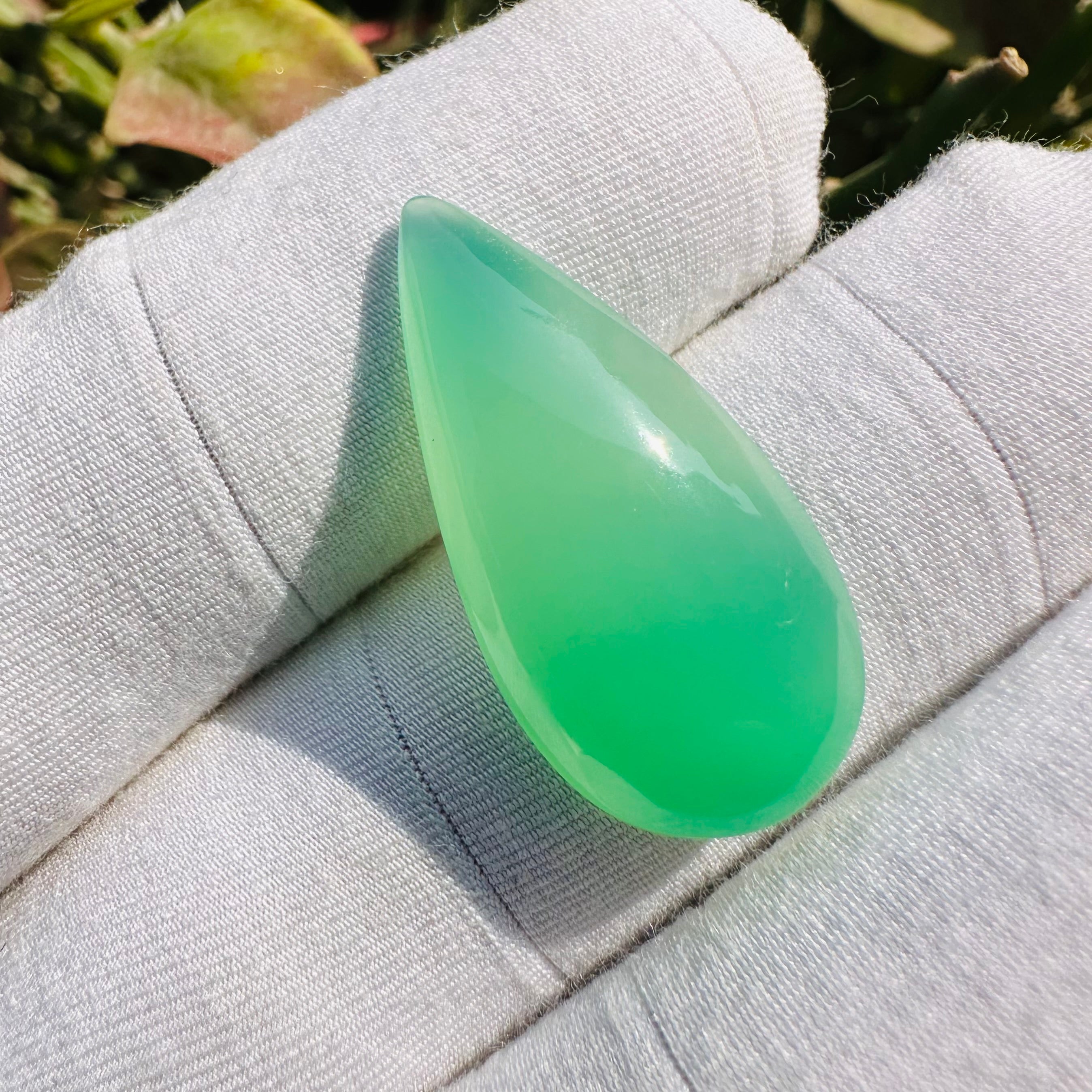 💚 Rare Top Quality Chrysoprase Pear Cabochon – 15.5 Carats