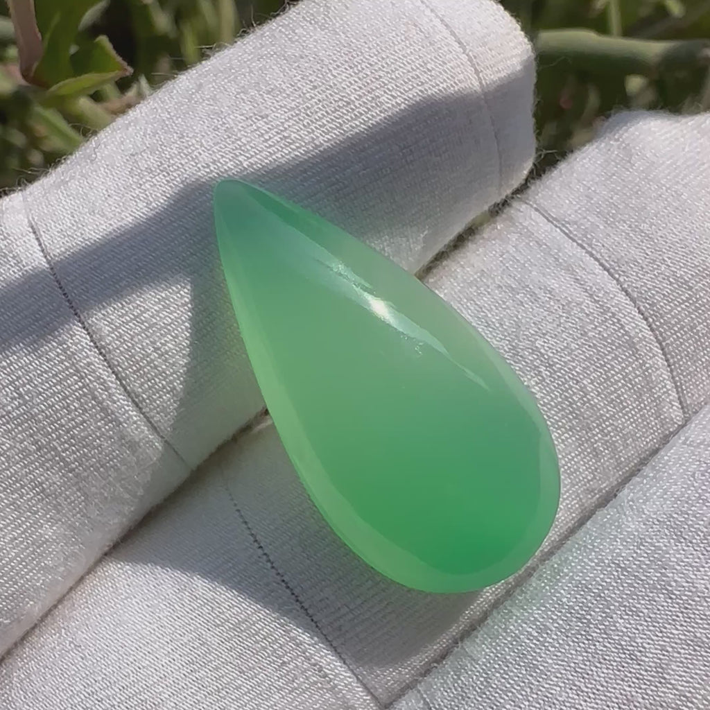 💚 Rare Top Quality Chrysoprase Pear Cabochon – 15.5 Carats